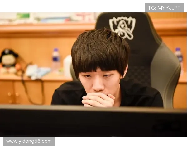 RNG团队协作引发热议玩家对战术配合的不同看法与争论