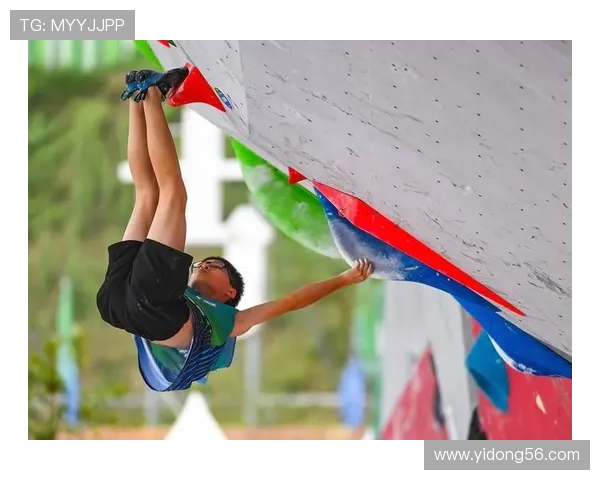 南京攀岩队在攀岩联赛中以55分稳居积分榜首位彰显实力与团队合作精神