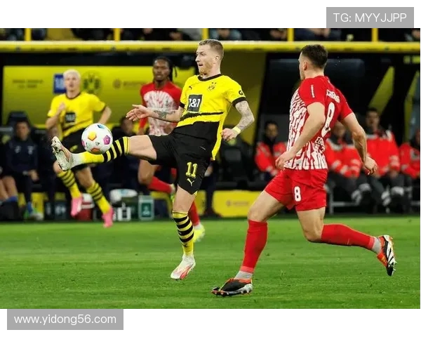 1999年拜仁慕尼黑与多特蒙德巅峰对决的传奇时刻回顾