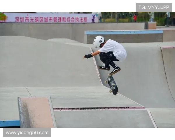 武汉滑板队在滑板节奏排行榜中荣获第二名展现出强劲实力与团队默契